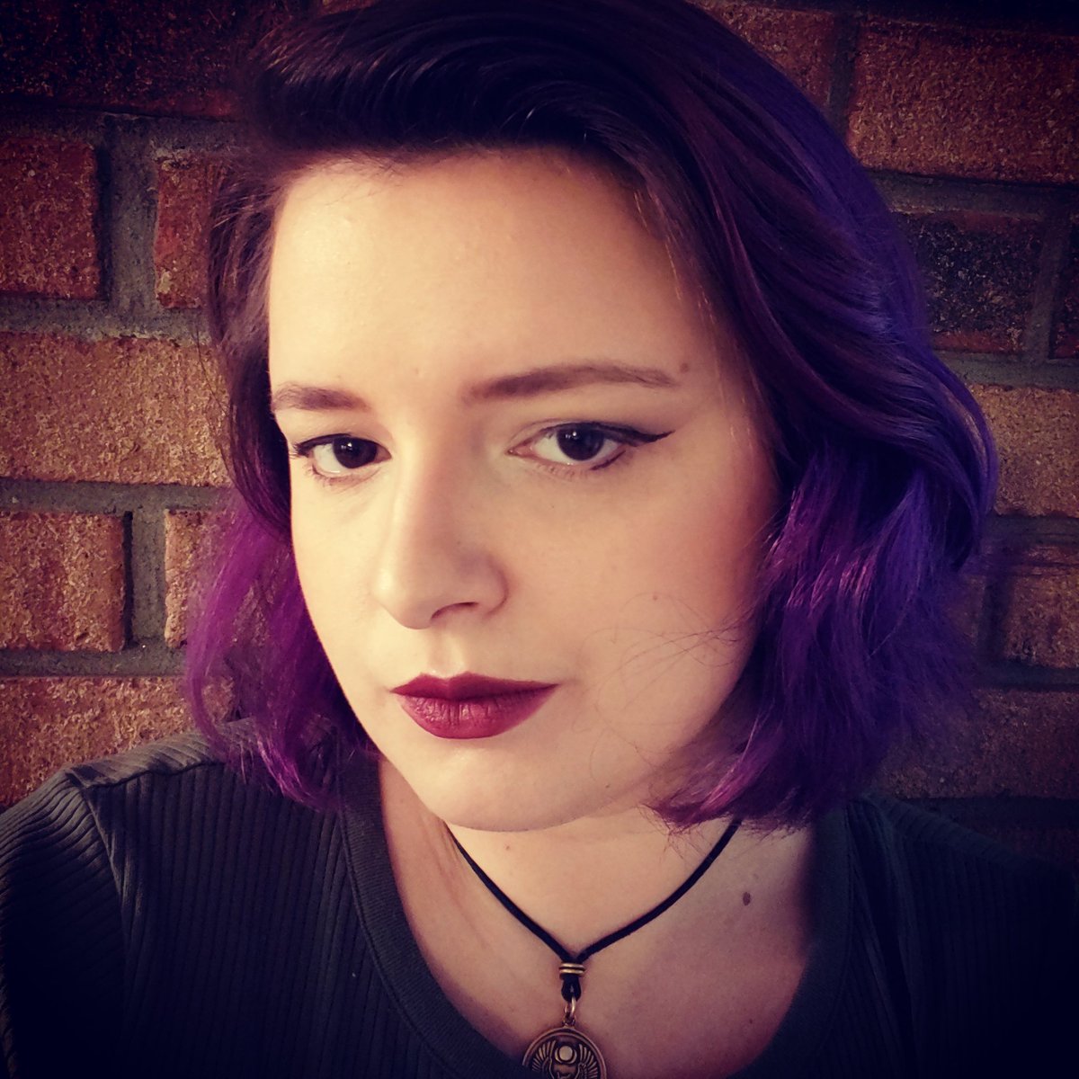 CharcharGr's tweet photo. Did really good job with my makeup today just going to show it off some ^-^ #makeup #eyeliner #GoodVibes https://t.co/yViDN7pYKo