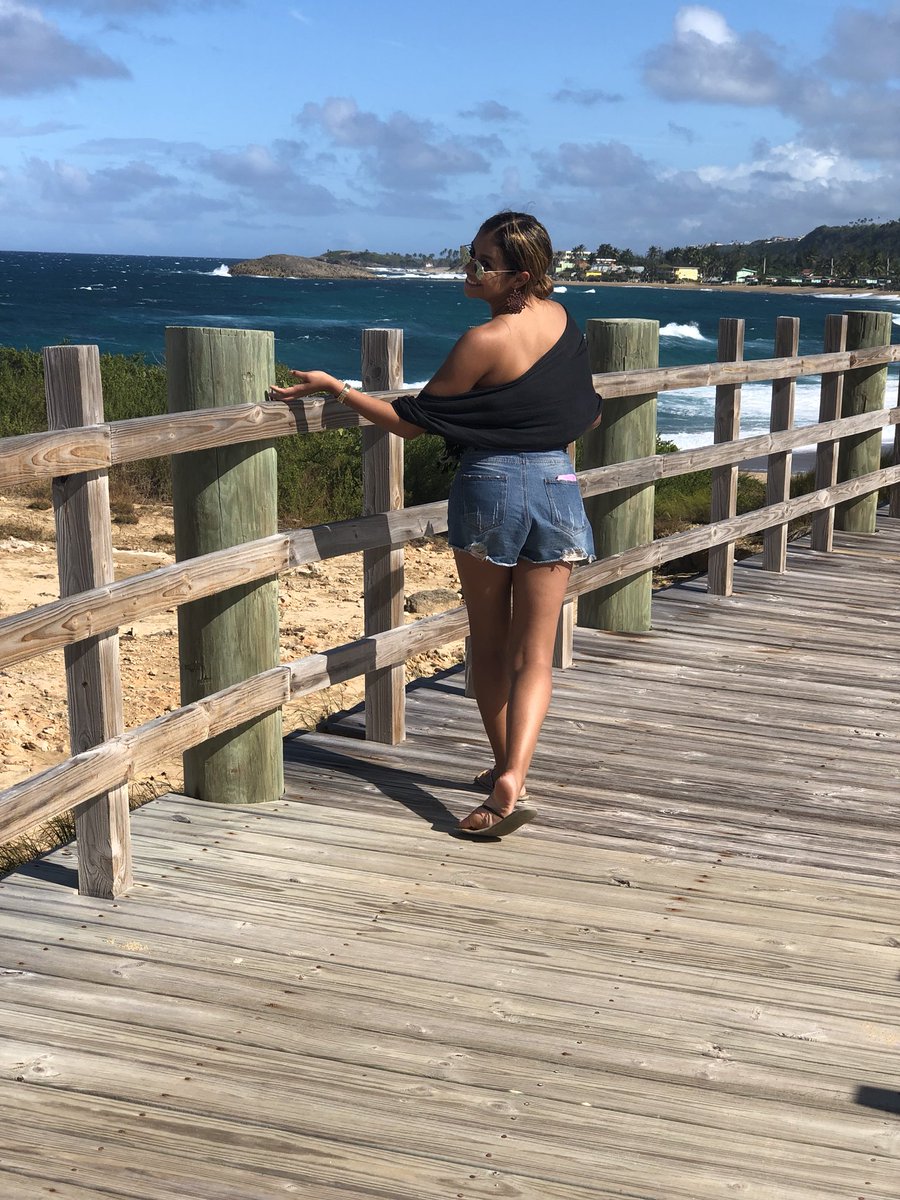 Vanichole's tweet photo. Verano en Navidades 🌞🎄🇵🇷 #playaJOBOS #ISABELA https://t.co/bcMZJgzqJG