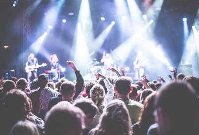 XLR8HI's tweet image. 🎵We all use Shazam. But did you know this? 

&quot;Employees went to Entertainment UK stores, took CDs from the shelf and entered metadata into a computer to build up a digital database.&quot;

This year they were acquired by @apple for $400m. #dothingsthatdontscale