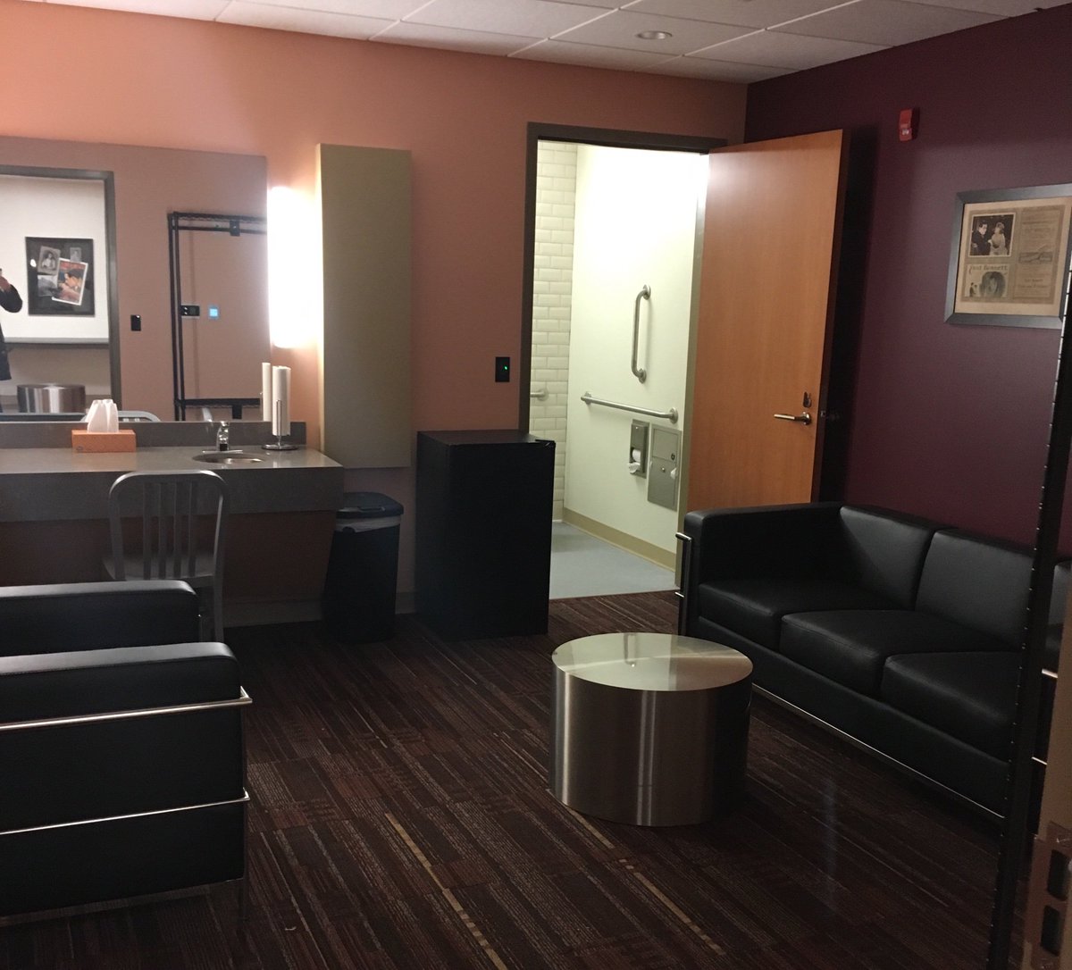 KathySanders111's tweet photo. On set in West Virginia!
(Loving the dressing room💕). #film #actorslife #filmsthatinspire https://t.co/2GUPoAPBqS