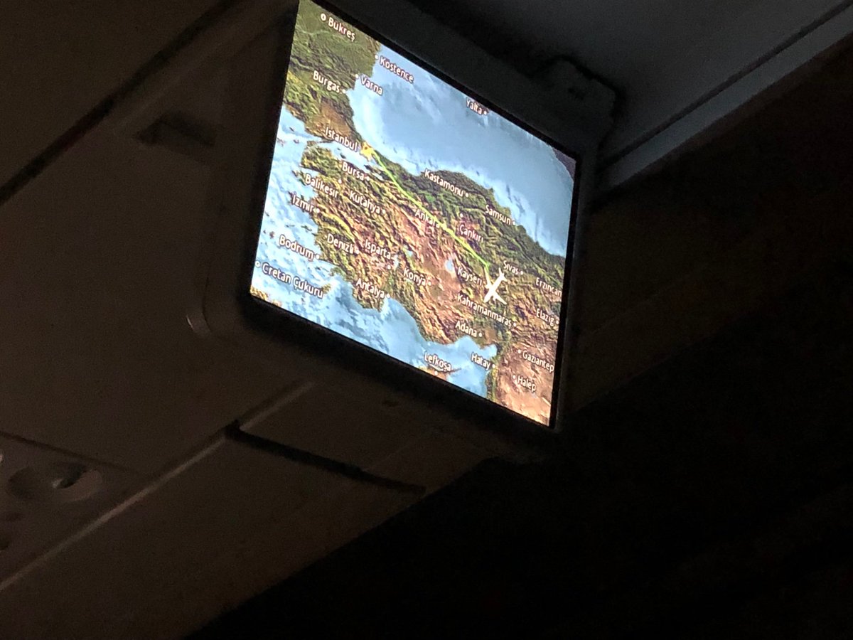 FFGaetan's tweet photo. ArrivÃĐ Ã Kayseri sous la neige, que câÃĐtait laborieux, 9 tours dâhippodrome, atterrissage sur piste enneigÃĐe. #TK2014 https://t.co/Du03hfygWV