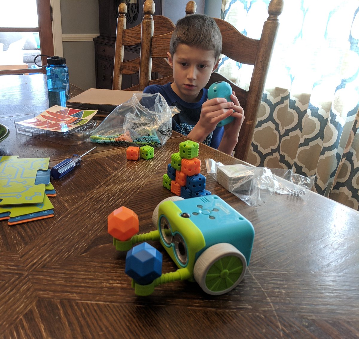 marknotmatt's tweet photo. Isaac checking out his new Botley. Easy coding right out of the box! #stem #steam #botley https://t.co/d6njKABJNB