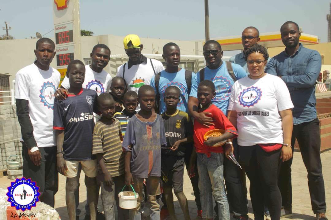 HSC_AER's tweet photo. 27 Décembre 2012 - 27 Décembre 2018 : 6 ans d'existence,6 ans de combat auprès des enfants qui vivent dans la rue et des enfants talibés pour les aider à jouir de leurs droits.Mais sans vous,nous n'en serions pas là.Nous remercions tous nos membres, sympathisants et partenaires🤗 https://t.co/VPTQX1QTPr