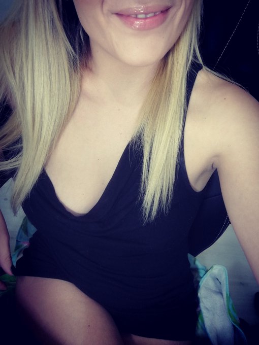 Estoy en directo en https://t.co/w1YeIEwAt4 #ChicasCima te apuntas? @EstudiosCima @chicaswebcamero @aura_sander<a href="/tag/chicascima"class="tags">#ChicasCima</a>
