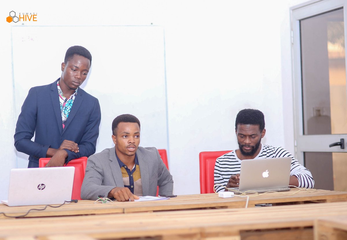 KumasiHive's tweet image. Boot[Woe]Camp day 1 in pictures. This is a french Technology fair at @woelab in Lome, Republic of Togo. Over the next few days, various exhibitions and workshops will be organised to boost technology and train people in various field. 

#KumasiHive #Woelab #DoniLab #Blolab