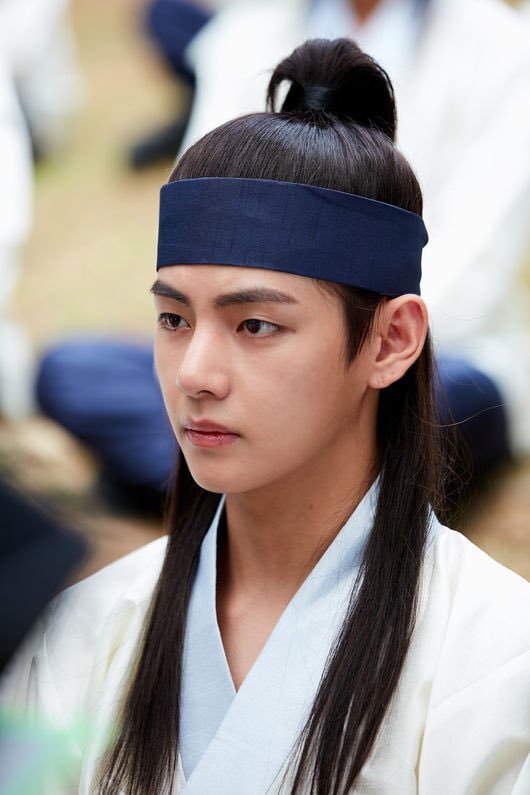 taehyungperu_'s tweet photo. 🐯🎁 | #TaehyungBestIdolActor

Recordemos cuando #Taehyung dijo que tuvo una ardua práctica de cómo usar las espadas y montar caballo para sus escenas en Hwarang. 

Definitivamente todo un profesional.👏

@BTS_twt #김태형 #BTS https://t.co/YFRH9s6uTF