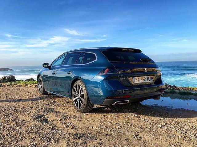 metrosexuel's tweet photo. 🎵face à la mer ...🎶 le nouveau break @peugeot 508SW prend l’air marin avant d’arriver dans nos concessions #peugeot508sw #mypeugeotmoment #lisboa #cascais #cascaes #break #peugeot https://t.co/oRpySm9URw https://t.co/IWjJ0ELc8c