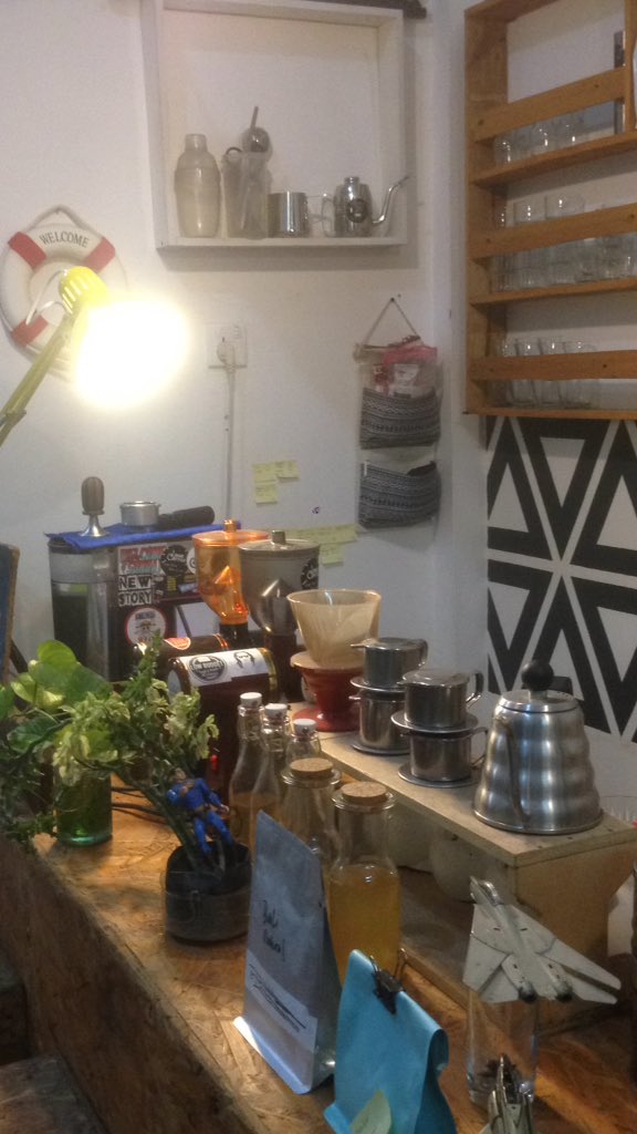 Logo Coffee
Buka setiap hari
Mon-fre 15.00-23.30
Sat-sun 17.00-24.00
 📍winner bugis junction blok b5/12 (ruko belakang)