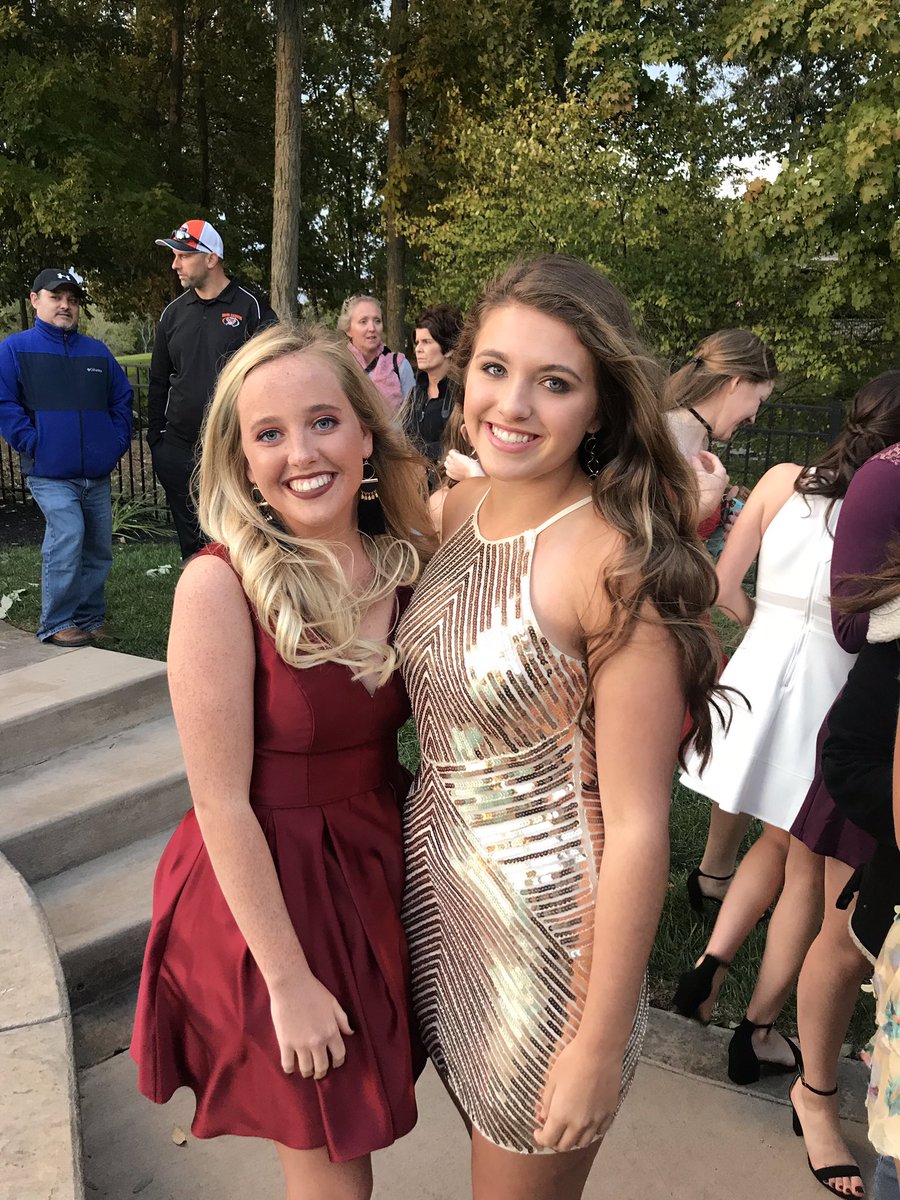 lilylown11's tweet photo. Happy Birthday @SengerLilly !!! I hope your day is great 🎉🥂 love u tons ❣️❣️ https://t.co/G7czPU9mdm