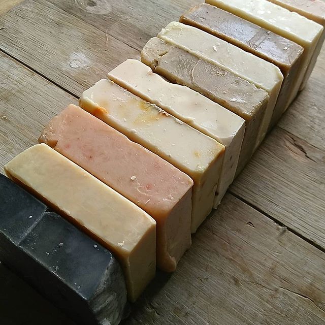 SoapnutShells's tweet photo. My favourite thing at the moment, our soap and shampoo ends lucky dip! Life is like a box of (vegan) chocolates...you never know what you're going to get 😁
.
.
#vegansoap #palmoilfree #vegan #handmadesoap #slsfree #slsfreesoap #charcoalsoap #rosesoap… https://t.co/zR2y2P0oPL https://t.co/ugFlPxTjGZ