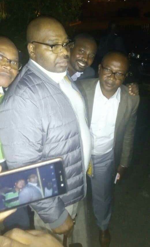 pahedipoula's tweet photo. #Gabon
Pierre Ntoum qui annonçait pour mort au #Maroc le ministre #Machima du Roi, dans tout son blabla.
Que le ministre réapparaît à l'aéroport de Libreville, ressuscité au 20 e jour! Lol. Pauvre #PierreNtoum dans ses infos bidons. Rigolons! https://t.co/IyqSYEAvPM