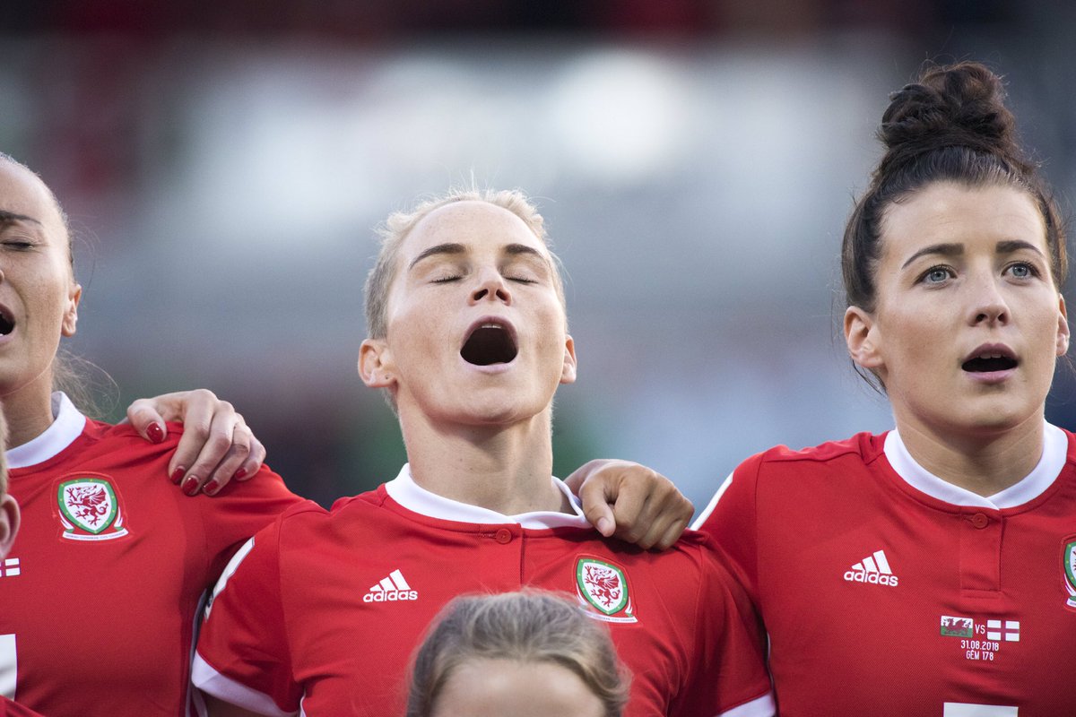 InfluentialPic's tweet image. Love going through some of the older images and smiling. What a year it’s been for the woman’s game in Wales with our team being an inspiration to so many ❤️ ⚽️