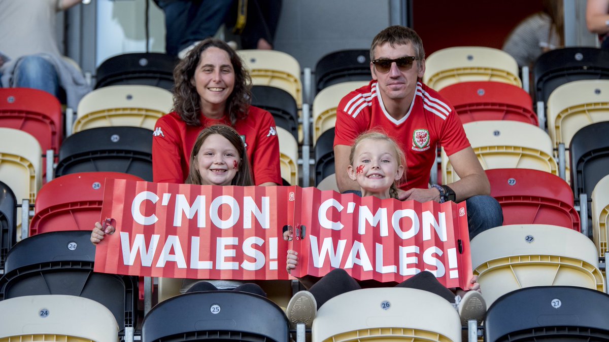InfluentialPic's tweet image. Love going through some of the older images and smiling. What a year it’s been for the woman’s game in Wales with our team being an inspiration to so many ❤️ ⚽️