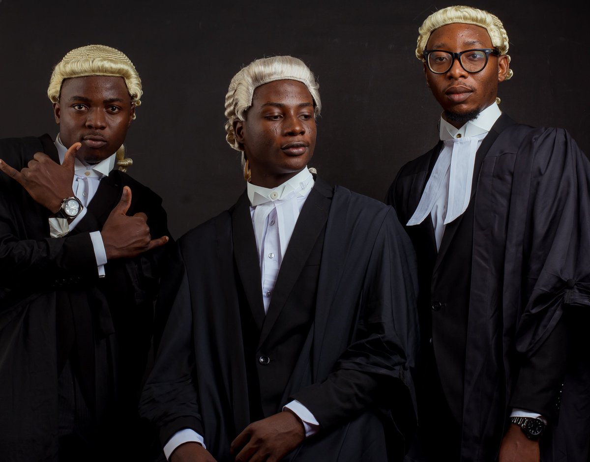 Busarisparkle99's tweet photo. Hey twitter, I can also boldly sing ’Lawyer lawon oremi😹😹’ Grace Of God! 📸 @kvngsalau https://t.co/g1hqWzbhRu