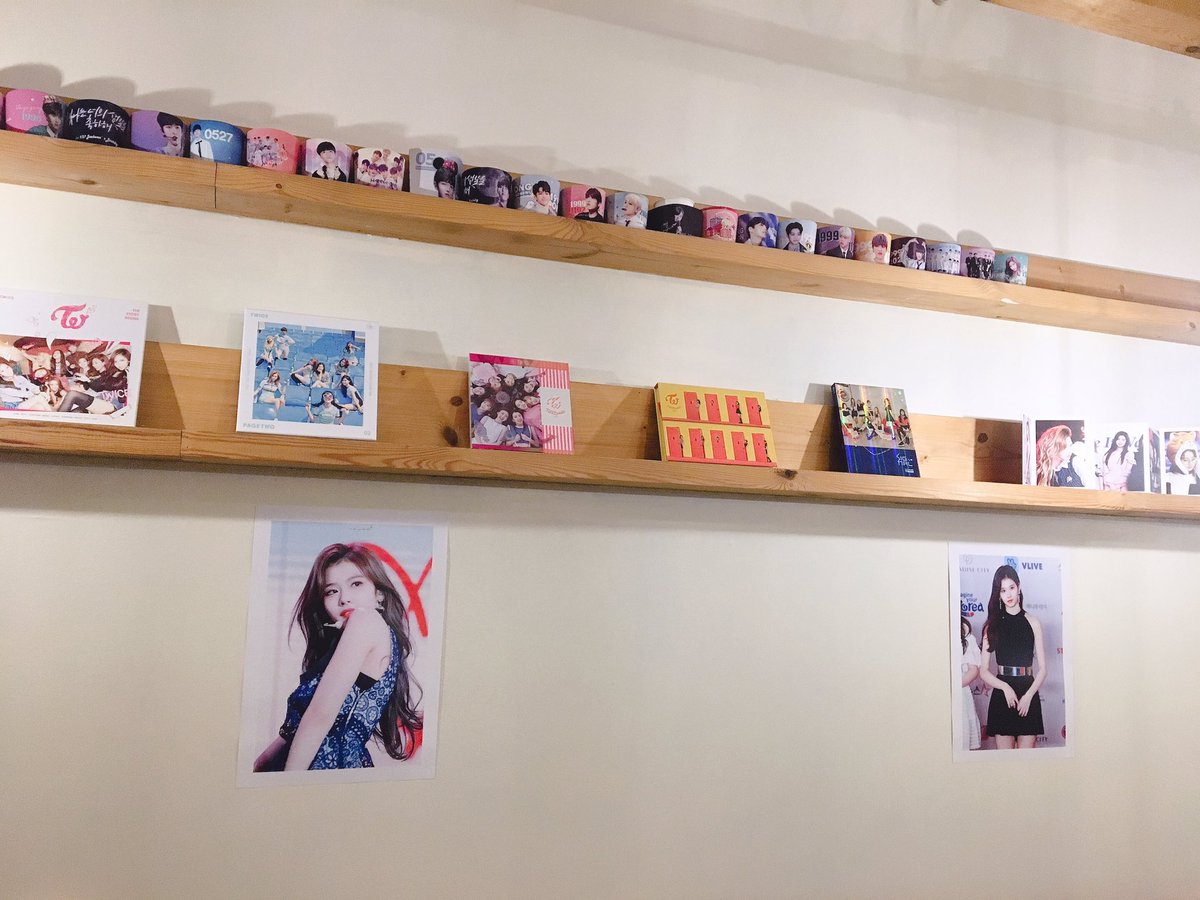 shashane1229's tweet photo. 카페 스텔라는 12월 29일 트와이스 팬연합에서 진행하는 트와이스랜드 단체 대관 in 상봉CGV와도 가까운 위치에 자리해 있습니다!

사나 생일인 대관 당일 12월 29일에는 
특별히 음료 1잔 주문시 
컵홀더 + 띠부띠부씰 1개와 “포토카드 1장” 을 추가로 배포합니다 😊
많이 들러주세요! https://t.co/wveKuhiv9V