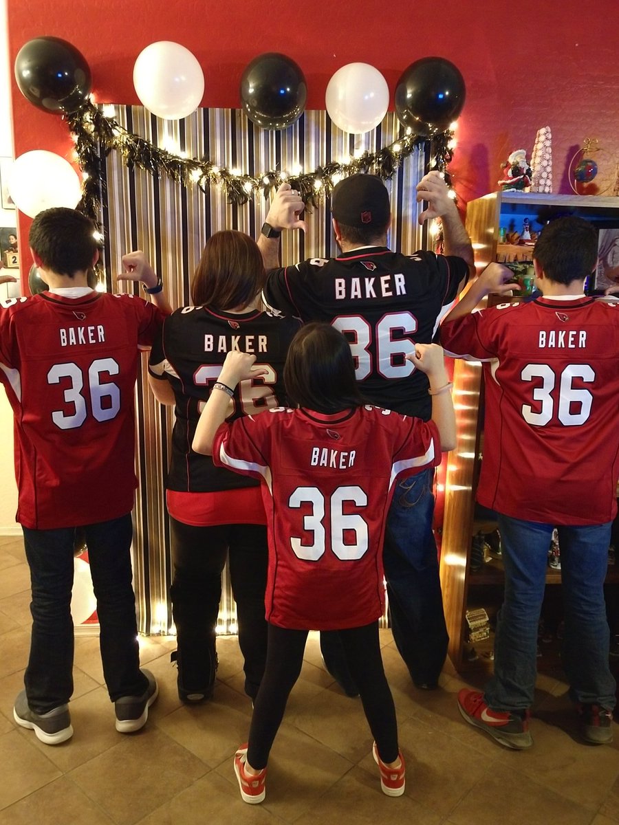 BradBaker81's tweet photo. Hey @buddabaker32, I'm gonna need you to stay away from @JungleBoi_Swagg. Lol. @KimBaker3, my kids, and I REALLY don't want to see you change your number! If you do, just don't forget about us. #BakerFan #TeamBaker #GoCards https://t.co/ra7owAs6r0