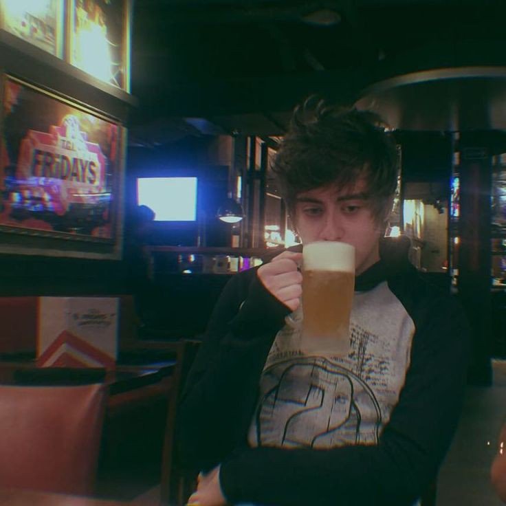 Vou parar de beber.
Dois minutos depois: