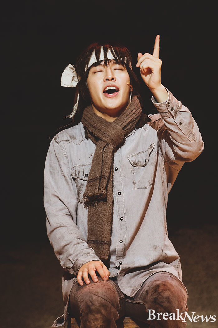 skhaneuly's tweet photo. #ShinheungMilitaryAcademy Musical Military #KangHaNeul #강하늘 

©® @2018breaknews https://t.co/dDyH5Y0EGq