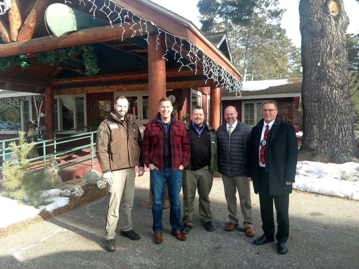 SeanDuffyWI's tweet photo. Had a great time hanging out with both the Vilas County Sheriff's Office and the Eagle River Police Department at my town hall last week. Thank you for keeping the northwoods safe! #ThankACopThursday https://t.co/HLp8XjvoSt