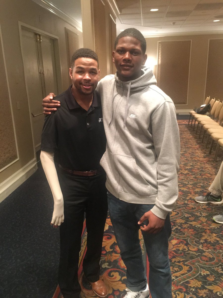 OfficiallMelly's tweet photo. @Gillette @Gillette Inky Johnson would be mine because he is inspiring , ambitious , and driven! @inkyjohnson #In3WordsContest https://t.co/QbAnMzvKPr