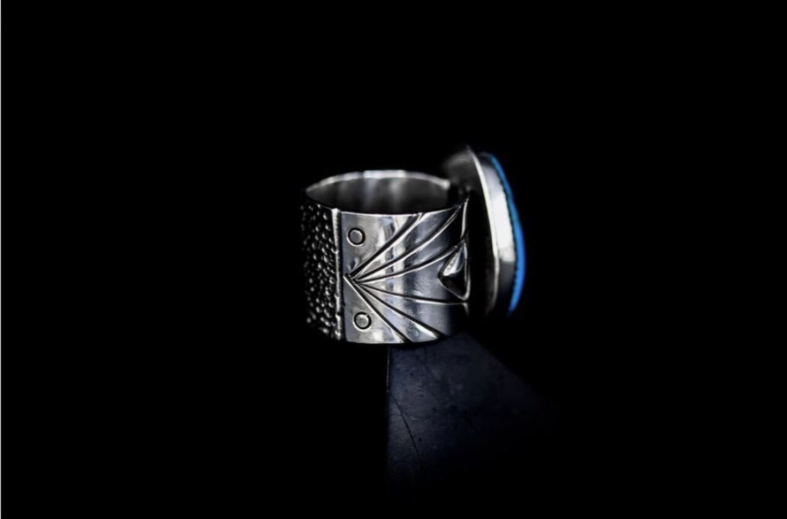 TheCobraQueen's tweet photo. We all want to be a special snowflake and our own little collections of unique jewelry are one of the ways in which we are able to curate that individuality and personal style we all strive for ❄️🙌🏼❄️ #TurquoiseThursday #CQJ https://t.co/QnufqDcQkK