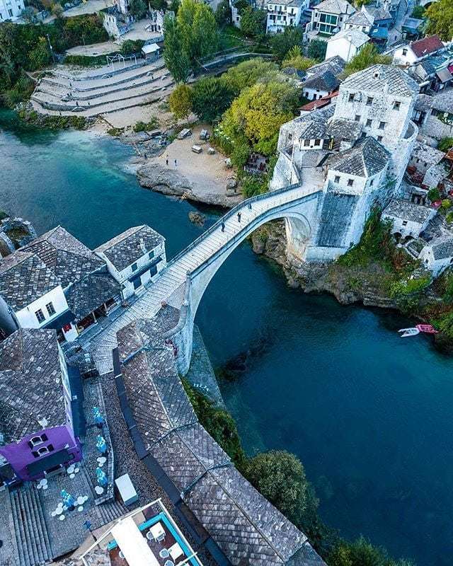 planinterrail's tweet image. The early bird catches the worm! The Old Bridge in Mostar is usually packed with tourists, but head there early in the morning and you'll get stunning views all for yourself...
📍: Mostar 🇧🇦
📸: @darac186
.
.
.
.
.
#interrail #interrailplanner #interra… bit.ly/2EQ1atW