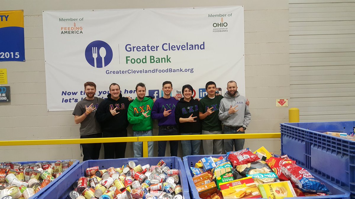 We had a great time giving back to the Greater Cleveland Food Bank over our Winter Break 💜💚💛 #wefeedcle