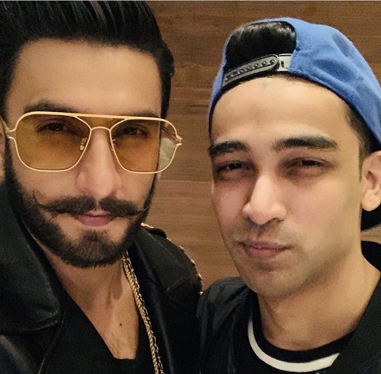 RanveeriansFC's tweet photo. PICs #7 Bae with a lucky fan ❤️ #SimmbaToday #SimmbaInCinemasToday https://t.co/rpkzFFjE86