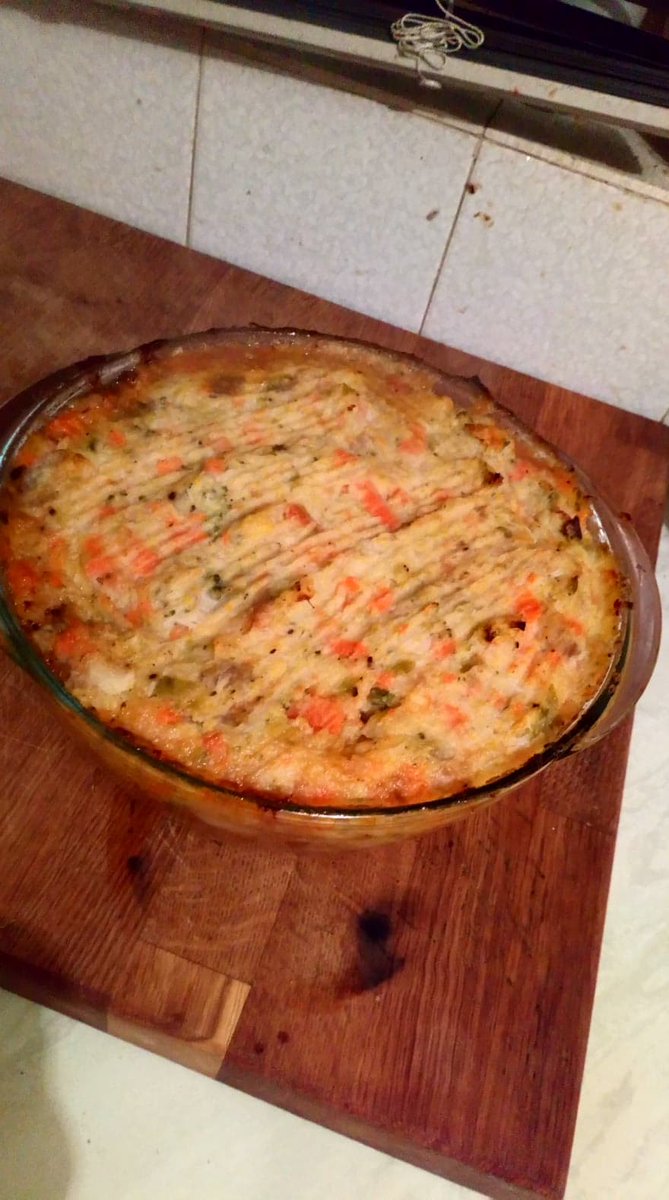 daffrock666's tweet photo. Leftover-veggie-topped-cottage-pie.
G'night sweet #Tweops x https://t.co/NGydNK3YOc