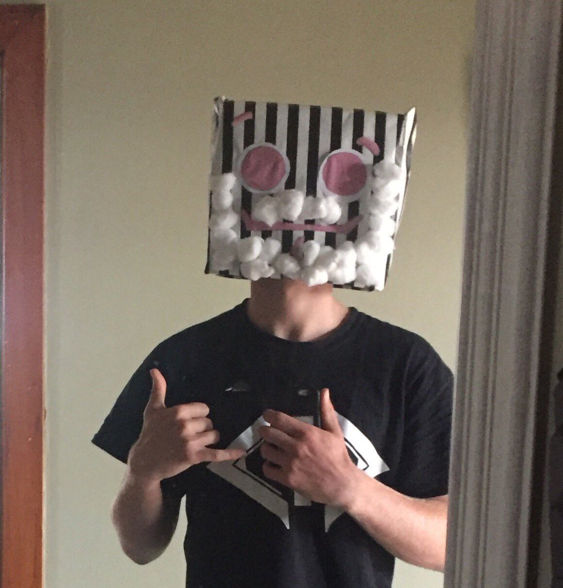 VVeefy's tweet photo. Itβs not the best @LZKorin bag, but itβs what I could do last minute.π€ #KFCAE https://t.co/u3Z2VwOuNn