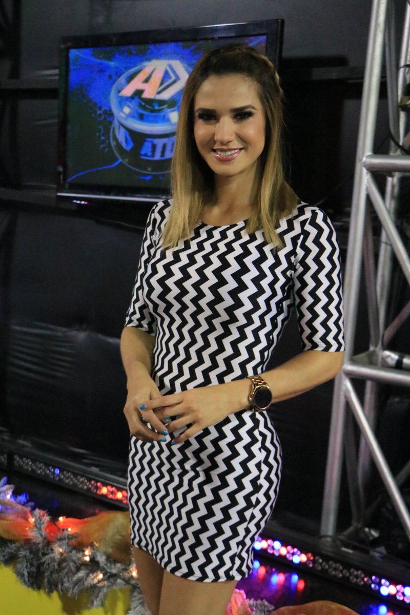 ATodoONadaSV's tweet photo. Raquel esta esperando tus saludos de fin de año 😍😲 https://t.co/ZfAWsyCp5i