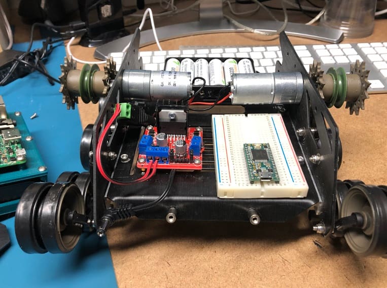dfrobotcn's tweet image. Devastator tank mobile robot platform bit.ly/2A1gOkp is being hacked by @tbtech6! It has a better looking with accessories! :D
#raspberrypi #sbc #singleboardcomputer #computing #programming #robotics #robot #maker #makersgonnamake #computer #linux