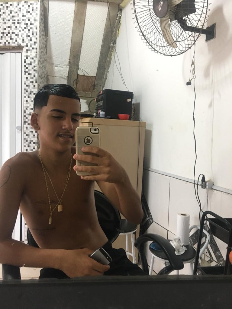 rafifite31's tweet photo. Moreno, tatuado e solteiro ufa 😅 https://t.co/ppaFPkW6hE