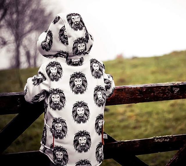 LottieandLysh's tweet photo. Members group swag 💁‍♀️ because over there Aztec Lion Splashers are a thing 🦁 ... search Facebook for Lottie &amp; Lysh Members Group or swipe up in our stories to join
.
.
#lottiandlysh #azteclion #splasherjacket #monochrome #cutekidsfashion #handmade #ethicalfashion #twixtmas #ukf… https://t.co/qOMrPYtcXB