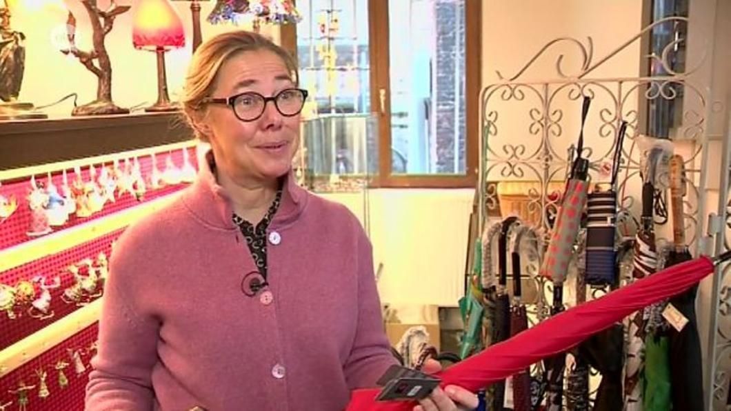 atvbe's tweet photo. Parapluwinkel vindt opnieuw onderdak op de Groenplaats. #atvnieuws #Antwerpen #paraplus
https://t.co/FKsTXhgEVV https://t.co/gABEr5NnQS