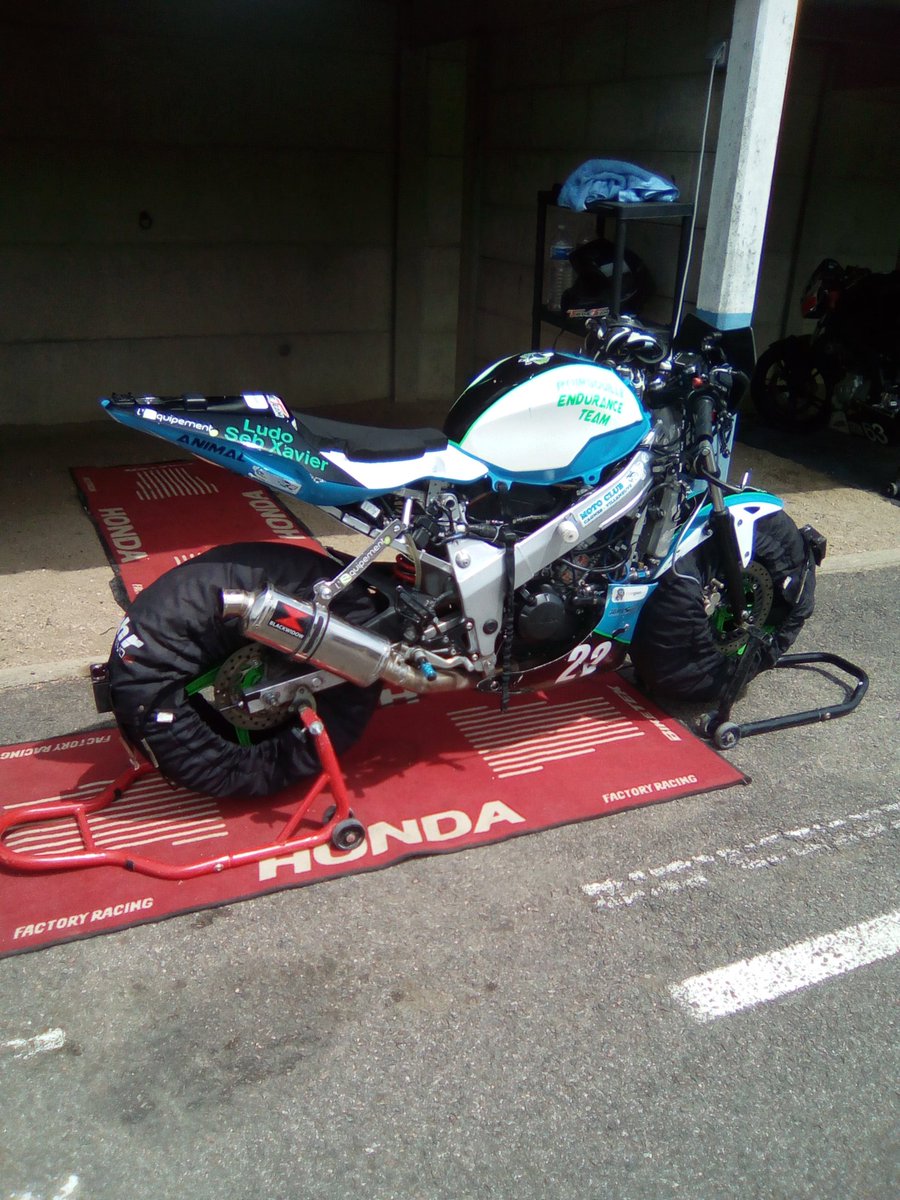 Pierrot22700's tweet photo. @Oliive_S4 Le championnat #25power et les #23h60 avec la plus que fameuse #PoirsouilleEnduranceTeam 
#OnVaTousLesPourrir✊💨💨 https://t.co/SXQDXy65jb