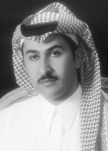 T_Alrasheeed's tweet photo. تعبت امني الأسئله بالاجابة
وانطرشروق الشمس والشمس بغياب
. 
وتعبت أناظر والمعنى عذابه
أنك بعيده والملا دونك حجاب
. 
اجمع كلام وما أعرف الإجابه
عندي شعور صدق والوقت كذاب
. 
كل النجوم الامطرت من سحابه
حبيبتي دمعك جرح قلب وتراب
. 
اللي وقف مابين بابي وبابه
قلب ظلام ولابس ثوب الأصحاب https://t.co/Olem4F3nJZ