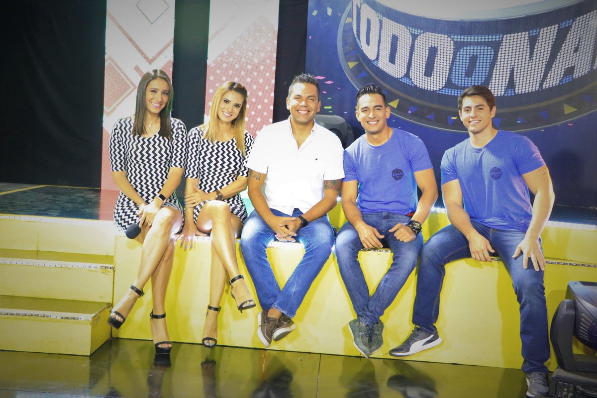 ATodoONadaSV's tweet photo. Y así finalizamos un programa más, Feliz Navidad y prospero año nuevo les desea todo el equipo de A todo o nada, Bendiciones 🤩🎅, ¡Los esperamos mañana! https://t.co/o4ENQDpXTX