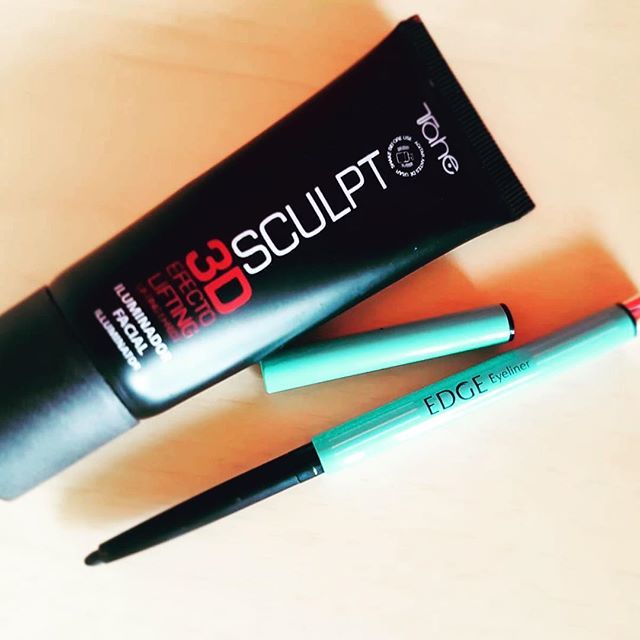JSimage_'s tweet photo. Estos días de #fiestas #reuniones y #celebraciones me suelo maquillar un poco más que de costumbre, y un par de básicos que no faltan en mi maquillaje 💄 son sin duda, un buen #delineadornegro para marcar bien el ojo, como este de #orphica que me enca… https://t.co/MA3BMkm37x https://t.co/spyWLdFVXv