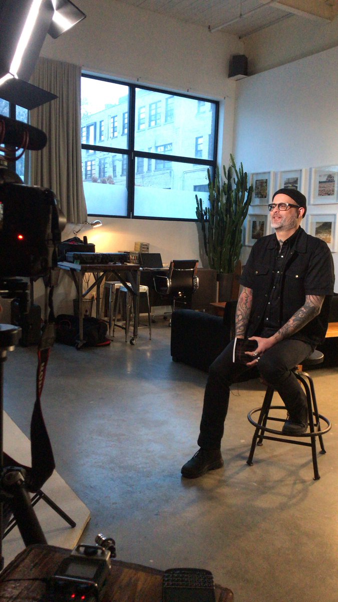 innovatebyday's tweet photo. Interviewing with director Denis Côté as he talks to us about his 11th feature film "Le répertoire des villes disparues" 📽 #CdnFilm #FrenchFilm #FrenchCanadian #CdnDirector #SetLife https://t.co/bCzw6MLJ0Z