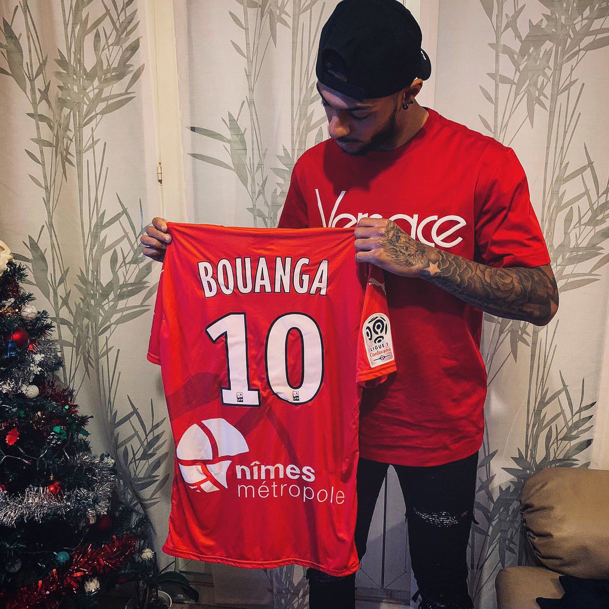 BouangaDenis's tweet photo. En cette fin d’année 2018 je vous ai réservé une petite surprise pour vous remercier de votre soutien!🎁
Tentez de remporter mon maillot ! ⚽️
Pour participer RT et follow 😀
Le tirage au sort aura lieu le 1 Janvier dans la soirée. 
Bonne chance et bonne fêtes à tous ✨🍀 https://t.co/4AQzPpl9oF