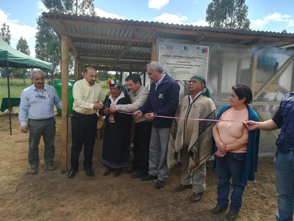 OscarDroguett_I's tweet photo. Gracias al #ProgramaZonasRezagadas inauguramos junto a alcalde Aldo Pinuer de @munilaunion la Unidad Productiva de Plantas en #Trumao pudiendo generar empleos y autoabastecimiento de Plantas y hortalizas #ChileLoHacemosTodos https://t.co/qigtPsahah