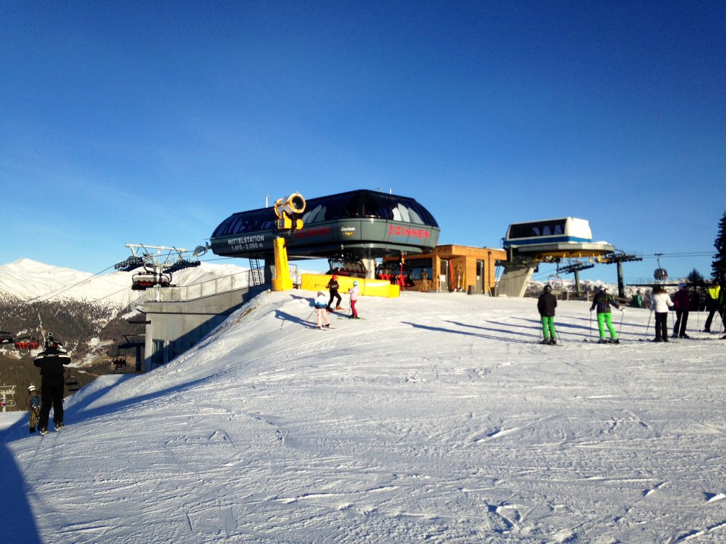 skiforum's tweet photo. In giro tra Croda Rossa e Monte Elmo. Cappellino SkiForum in pausa al Pollaio #monteElmo #dolomitiSuperski #altaPusteria https://t.co/6KdOoEvZUA