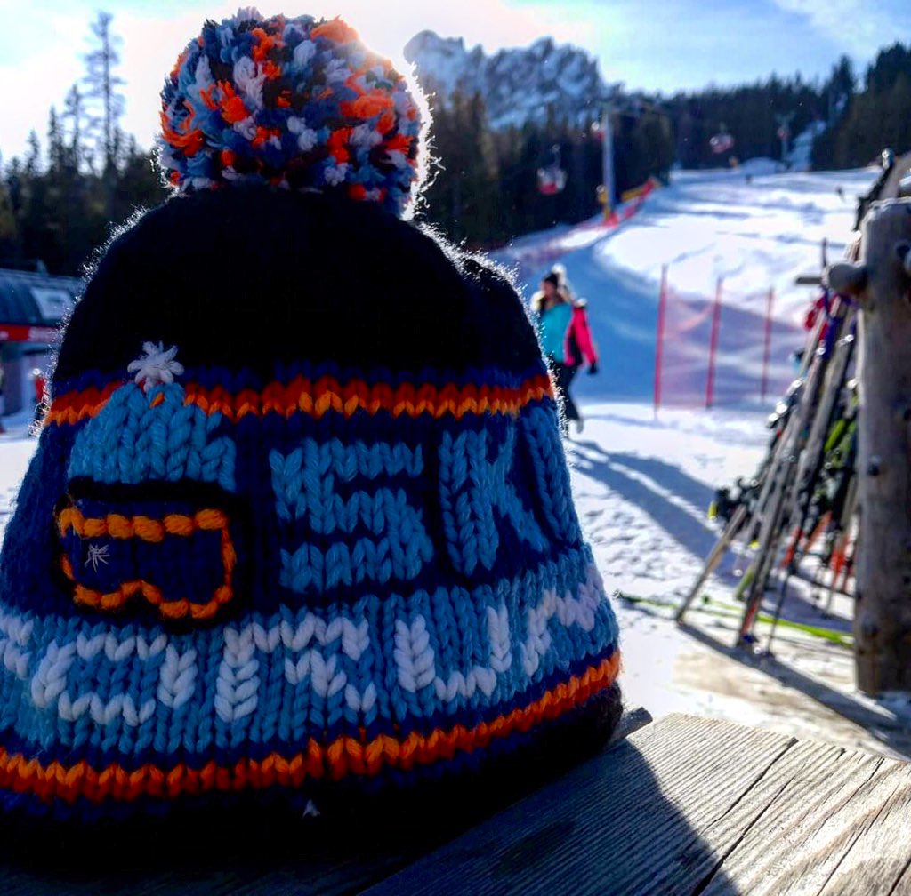 skiforum's tweet photo. In giro tra Croda Rossa e Monte Elmo. Cappellino SkiForum in pausa al Pollaio #monteElmo #dolomitiSuperski #altaPusteria https://t.co/6KdOoEvZUA