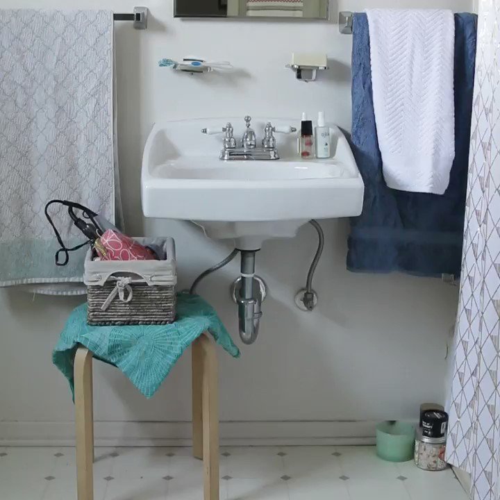 Ohubbcom's tweet image. Add space to your small bathroom with these easy DIYs! 🛁