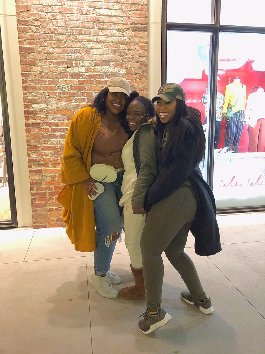 ritadashash's tweet photo. A foevaaaa thang, my gaLS #LongLiveSpr14 https://t.co/TIRDrolTiQ