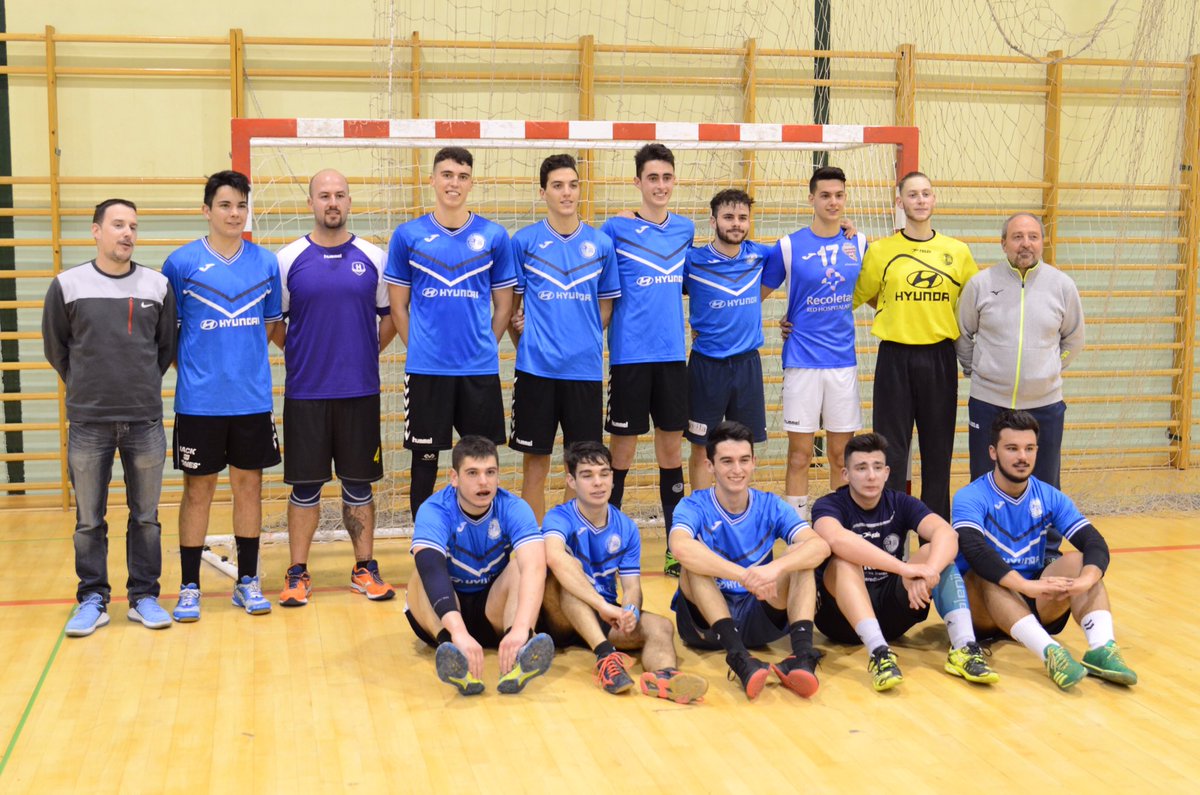 2000Balonmano's tweet photo. Nos hemos reunido hoy después  de casi 4 años, los que formamos parte de aquel cadete del @CBMCastilla en la temporada 2014/2015, aunque faltaban algunos.
Que buenos recuerdos y sensaciones.
Unidos por el balonmano. https://t.co/xoRScIaWTJ