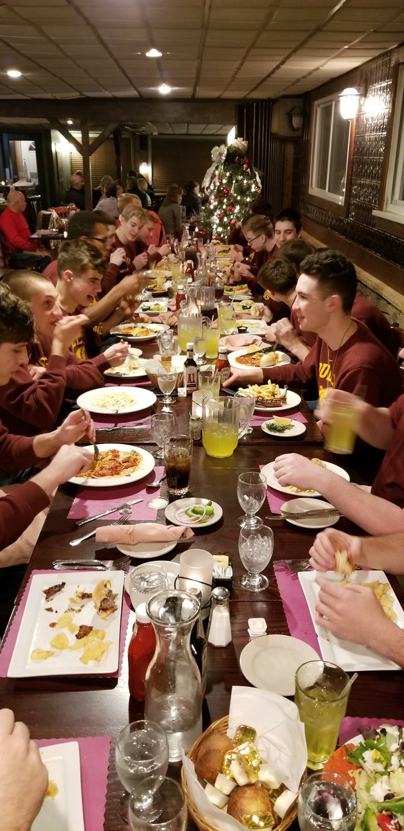 coach_creek's tweet photo. Big Spring Boys Basketball Holiday Team Dinner! Thank you Tom and Penny for having us back for the 6th year in a row!! #rustictavern #family #bulldogbasketball #energygivers https://t.co/IGTC8es1KV