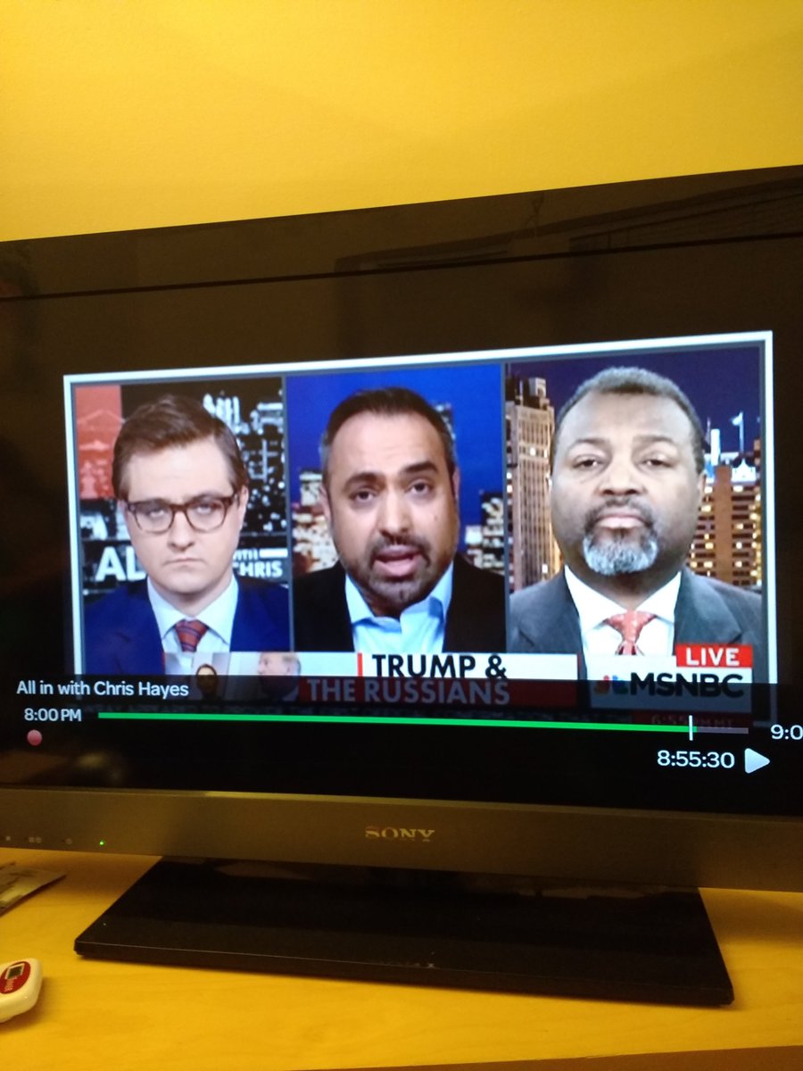 TrumpizFelon's tweet photo. @chrislhayes #DoubleDangle are your fave guests so... 🤷‍♀️ https://t.co/XatUSvxFQb