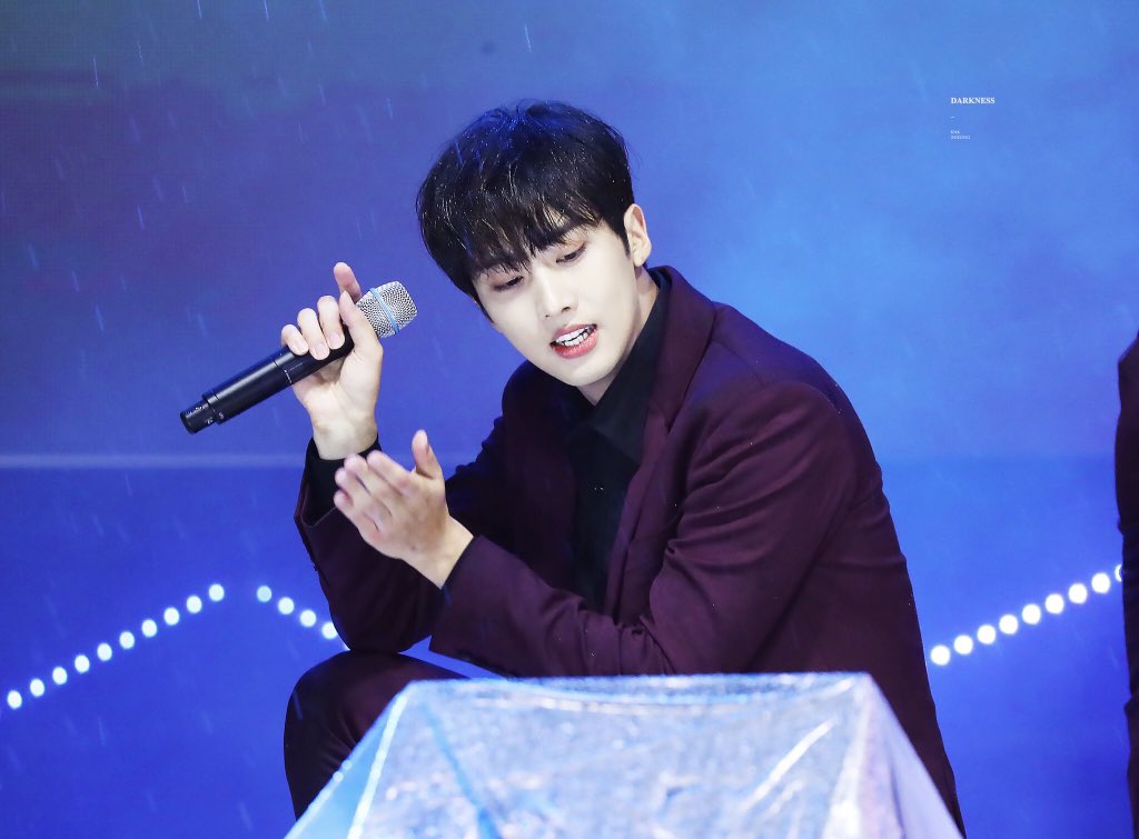 seongarchive's tweet photo. 181005 © darkness https://t.co/w1hRbxiYm2